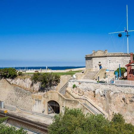 West End Warehouse Historical Opposite Beach Fremantle Exterior photo