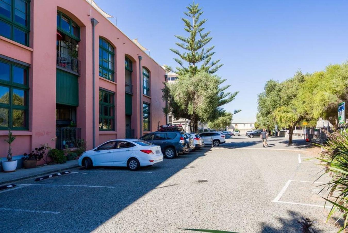 West End Warehouse Historical Opposite Beach Fremantle Exterior photo